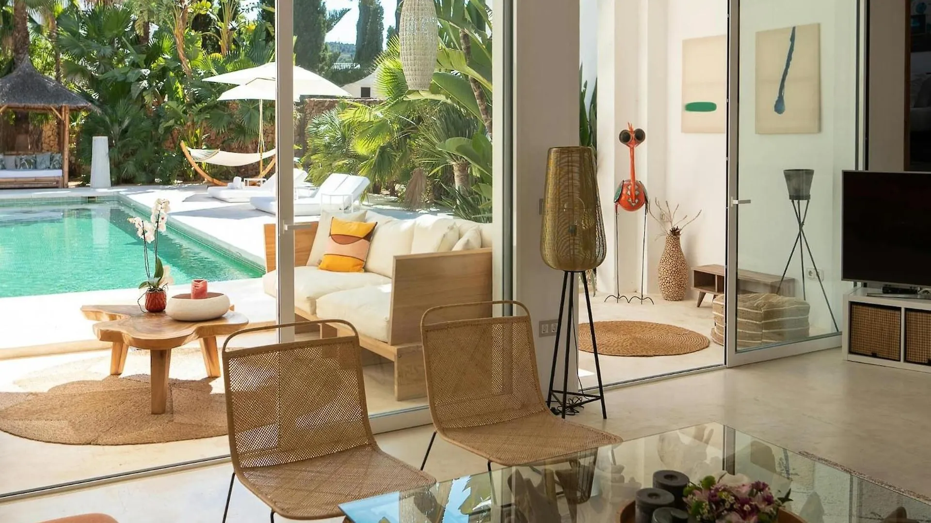 Lavish Villa Near Cala Llonga Spain