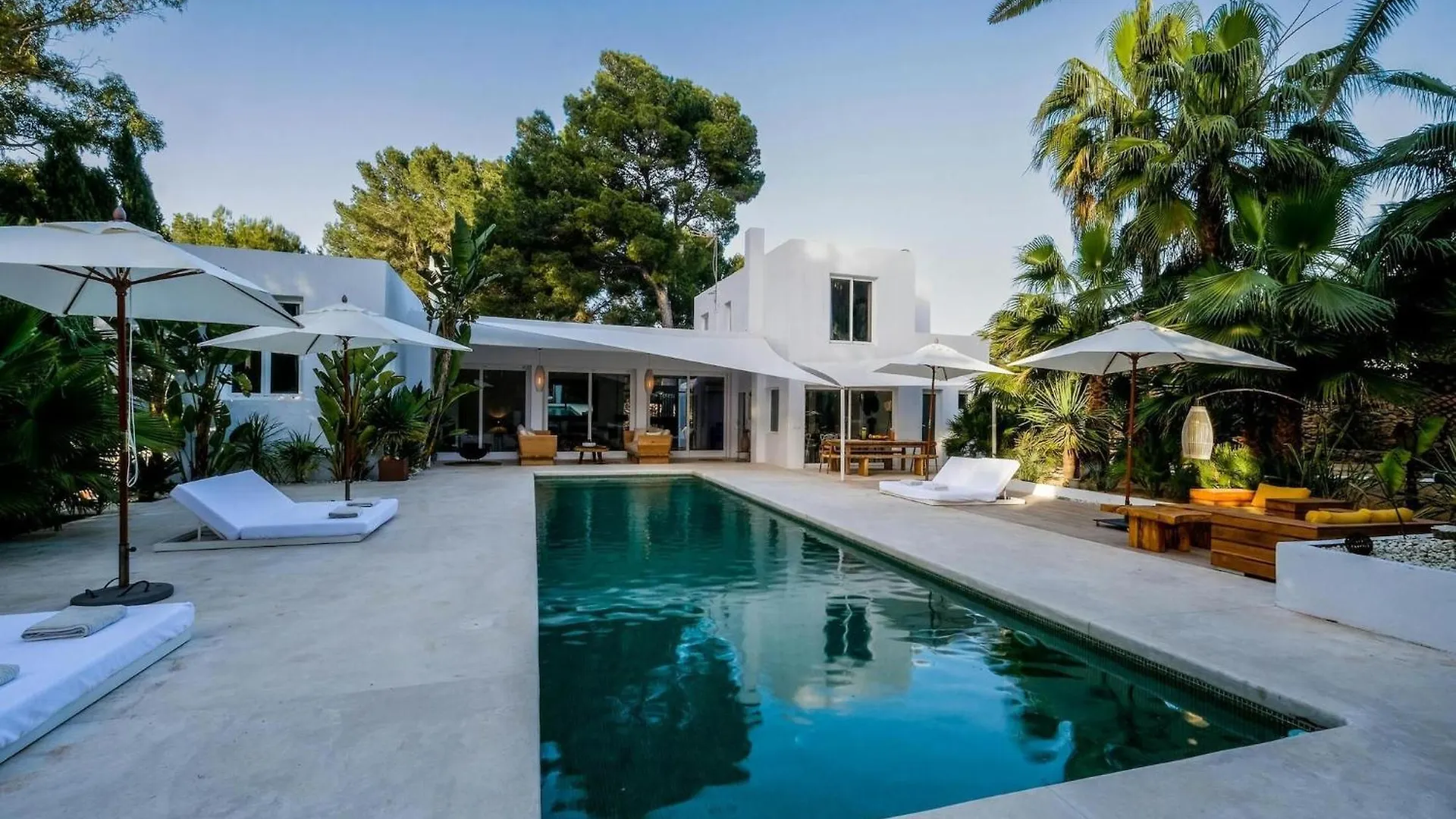 Lavish Villa Near Cala Llonga Spain