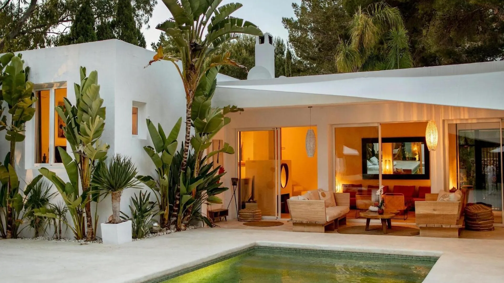 Lavish Villa Near Cala Llonga