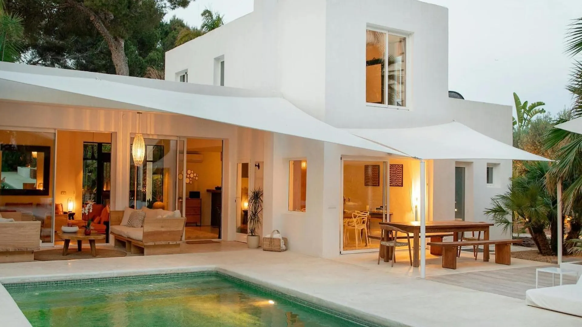 Lavish Villa Near Cala Llonga 卡拉隆加